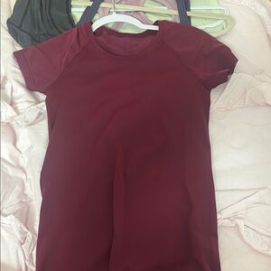 Lululemon swiftly tech short sleeve 2.0 size 4 wine color